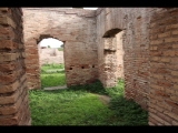 02808 ostia - regio v - insula vi - edificio (v,vi,3) - mittlerer raum hinten - bli ri osten - 01-2024.jpg